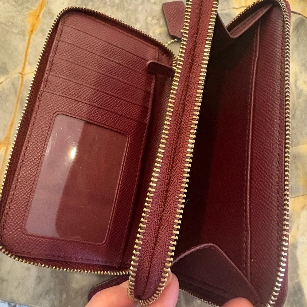 LARGE New Coach Tan and Brown Signature Zip Wallet - Picture 4 of 12